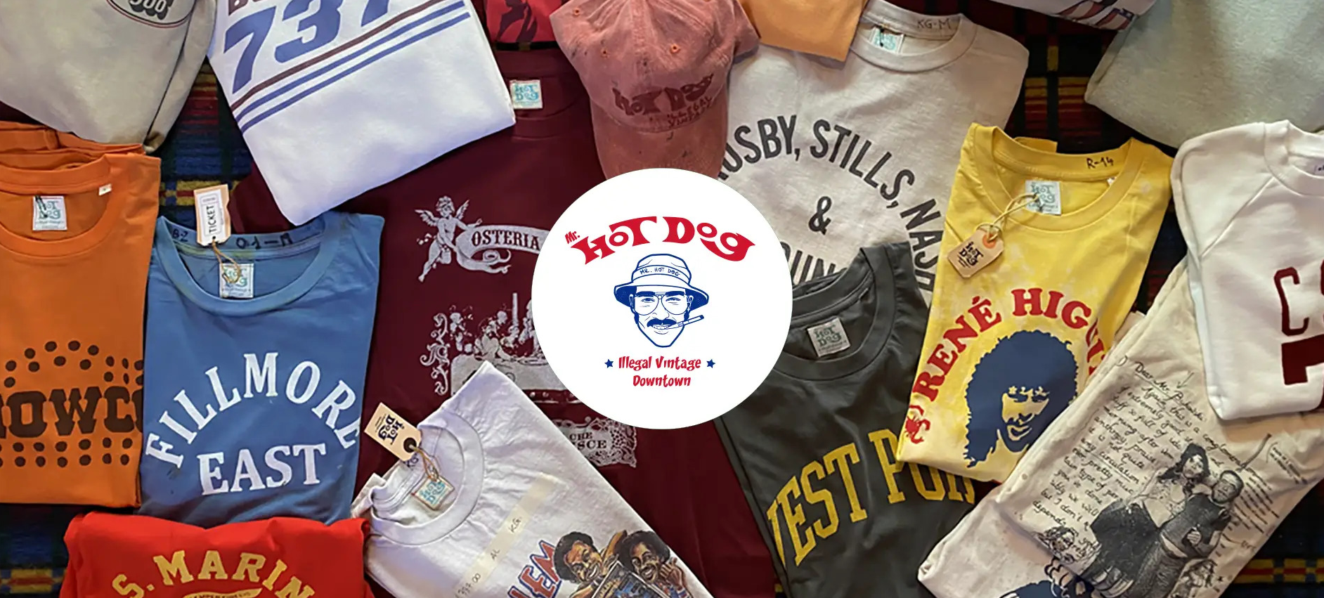 T-shirt Illegal Vintage disposte attorno al marchio Mr. Hot Dog